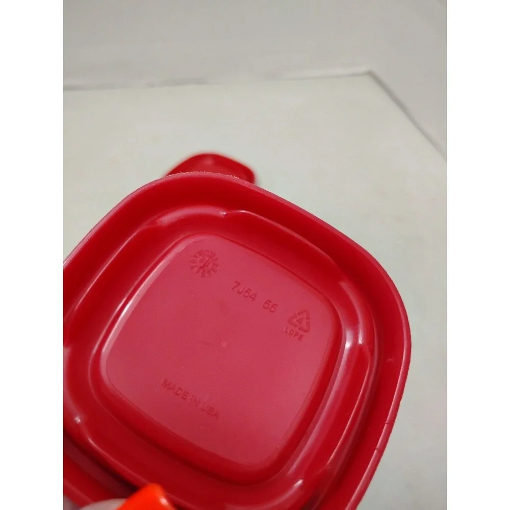 3 Rubbermaid 7J54 Plastic 2